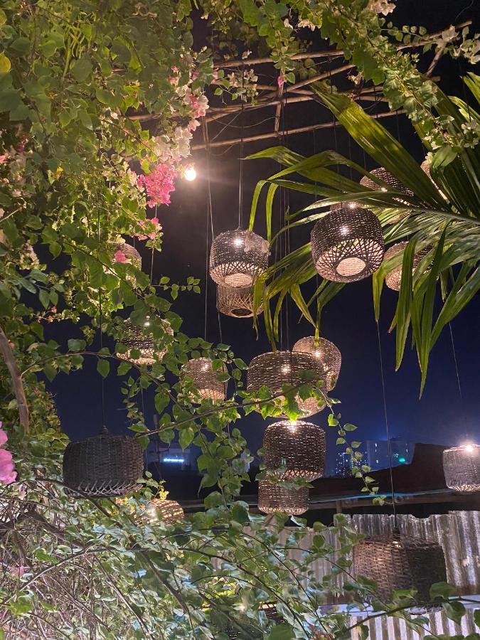 Chu Nhat Cafe & Homestay - 12 Ngo 41 Duong Lang - Co So 1 Hanoi Exterior photo